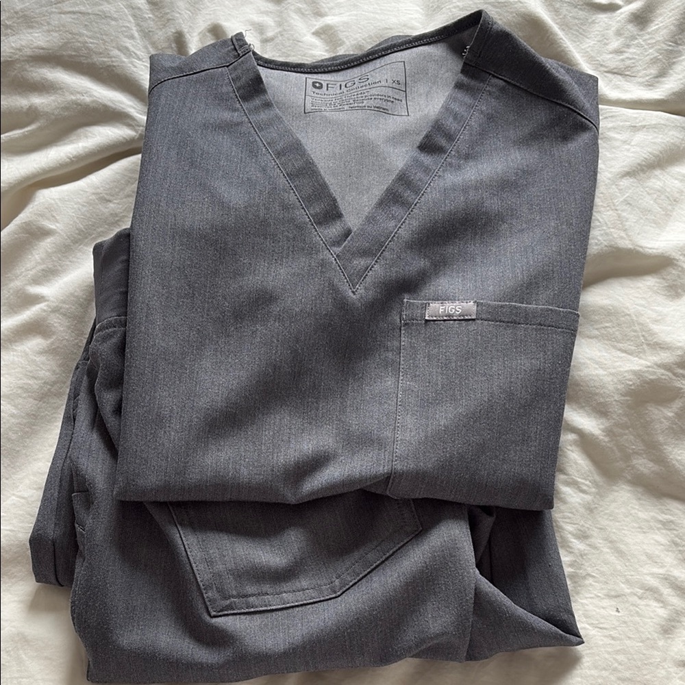 FIGS Gray Technical Collection Top